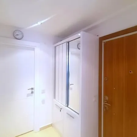Appartement Very Close To Cleopatra Beach. *
