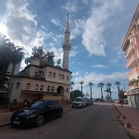 Appartement Very Close To Cleopatra Beach. *